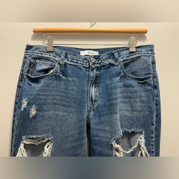 KanCan Mid Rise Boyfriend Style Jeans 15 | 31 Medium Wash - Picture 3 of 6